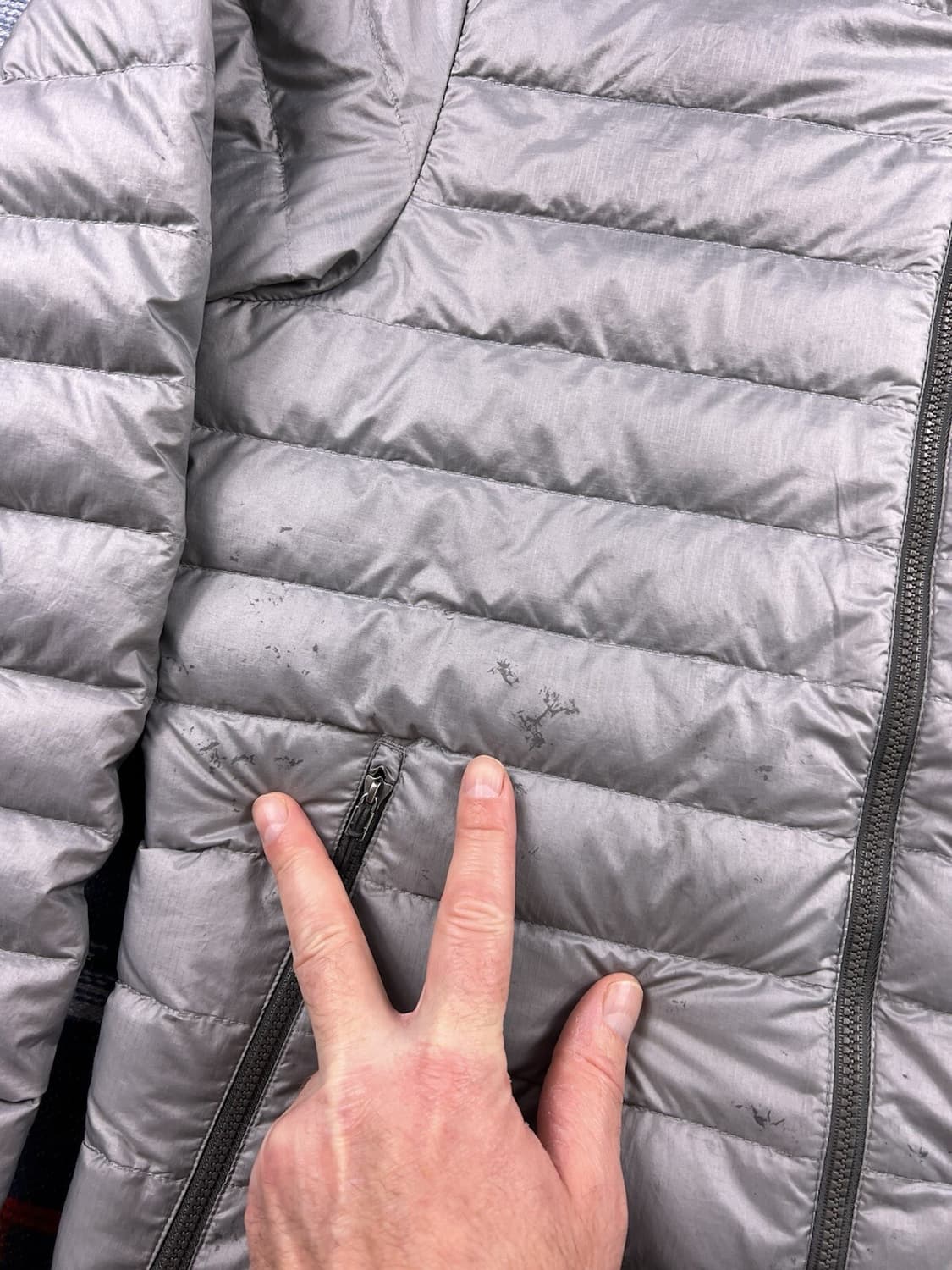 파타고니아 멘즈 후디 경량패딩 그레이 상품이미지7