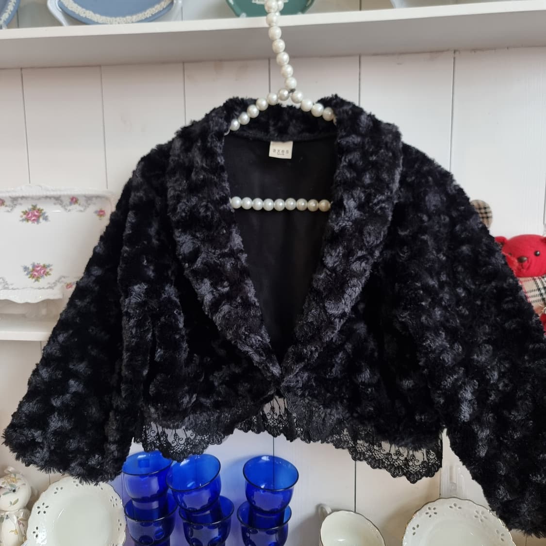 악세즈팜므(axes femme) 블랙 로즈 퍼 볼레로 상품이미지2