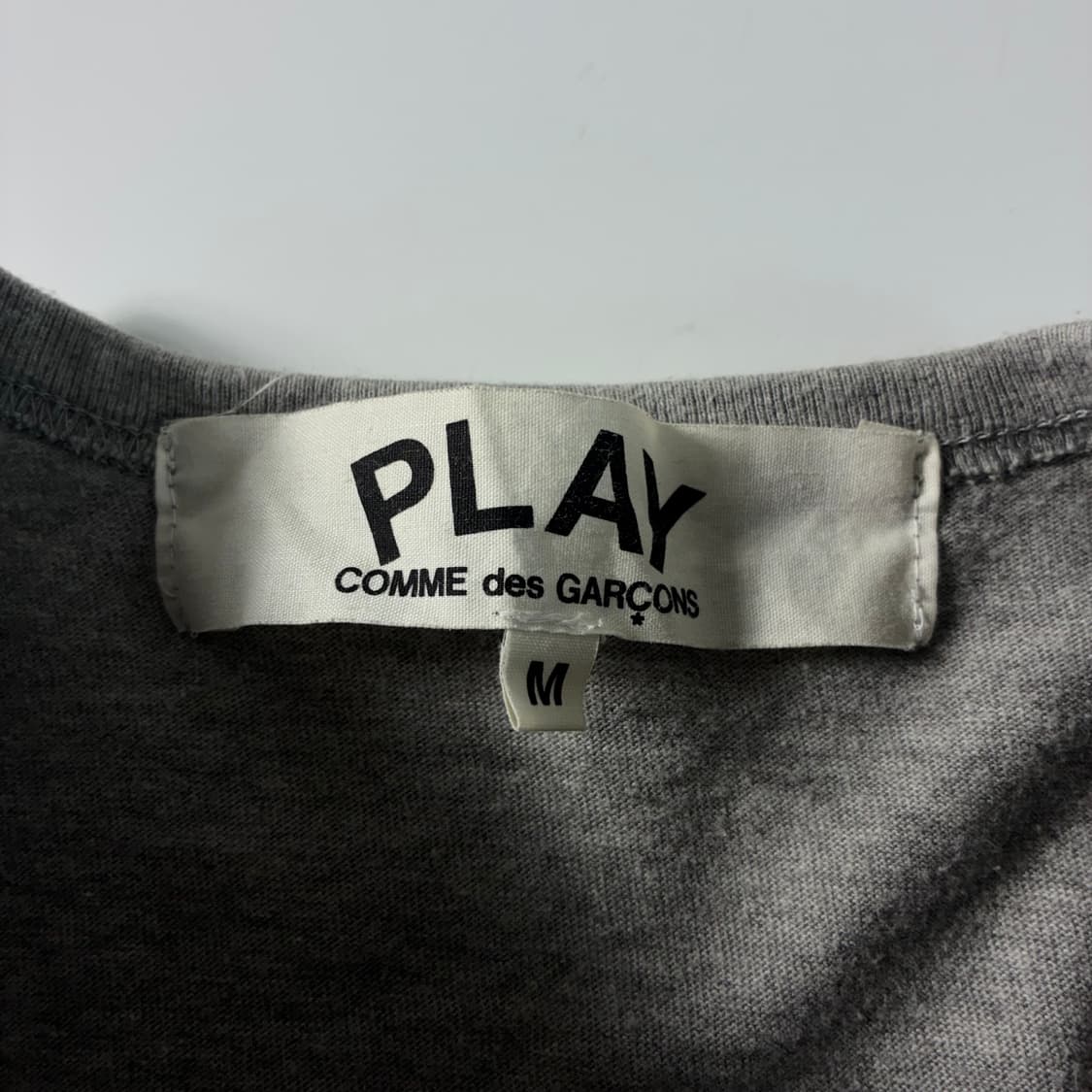 Comme des garcons  꼼데가르송 플레이 그레이 반팔 티셔츠  상품이미지3