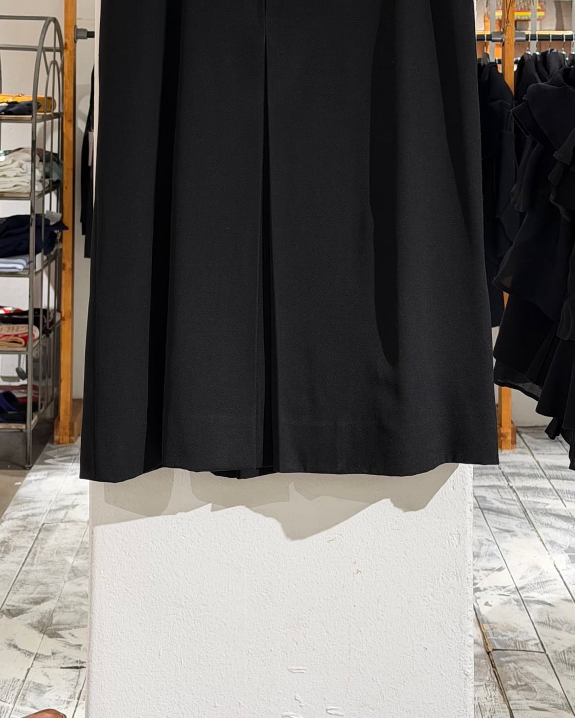 셀린느 블랙 금장 로고 울 미디스커트 상품이미지6