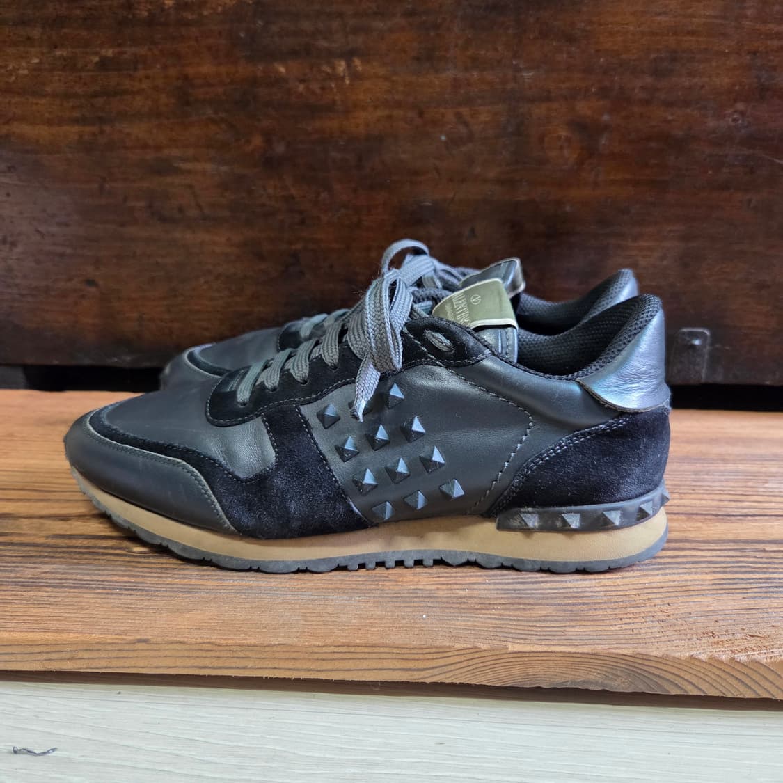 발렌티노 가라바니 락러너 로우탑 블랙 스니커즈 상품이미지2