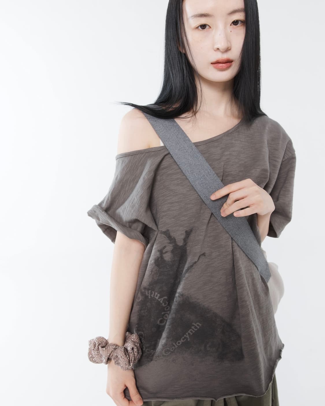 콜로신스 Beetle Unbalance T - Dark Khaki 상품이미지1