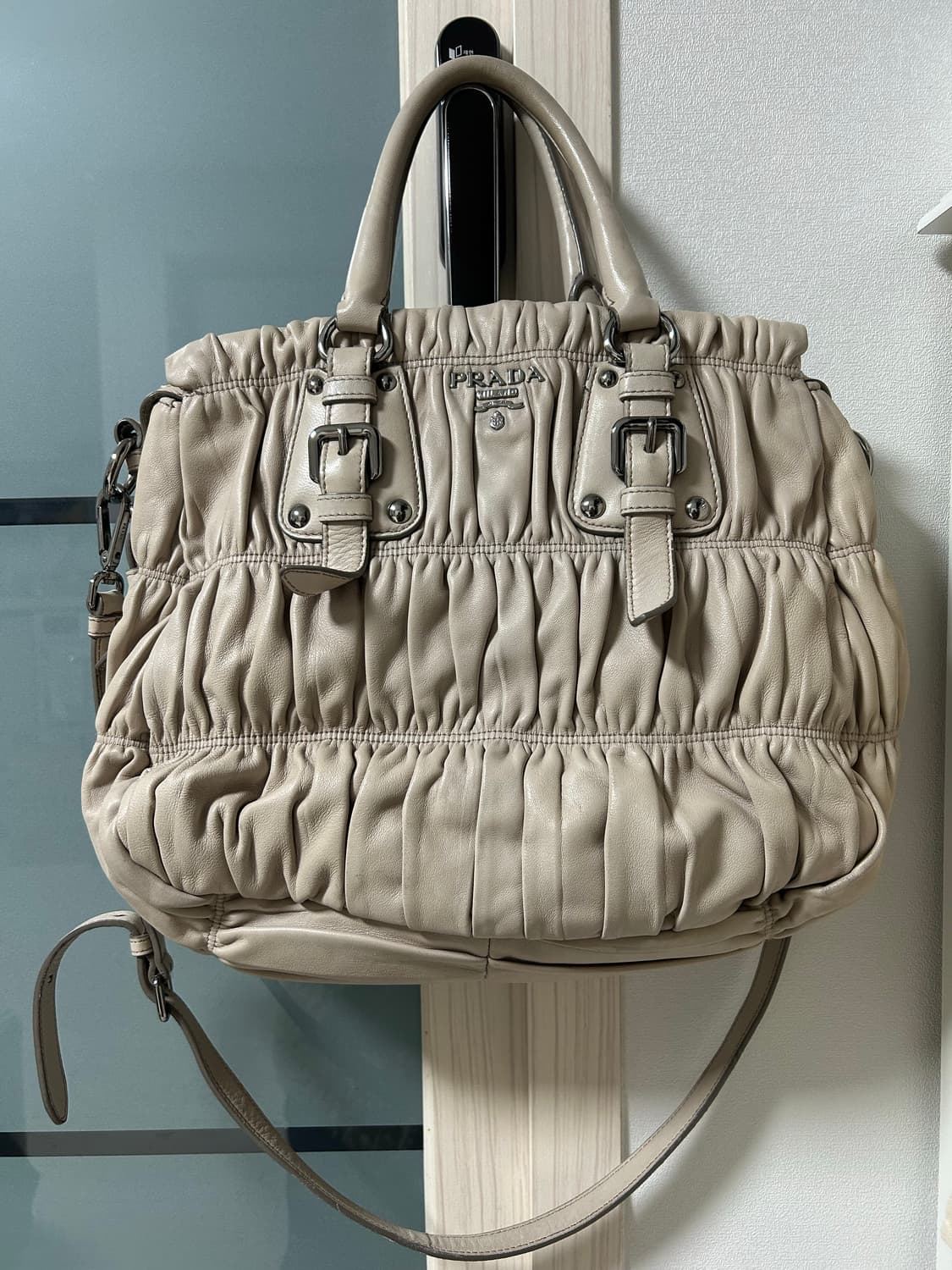 프라다 램스킨 호보 상품이미지1