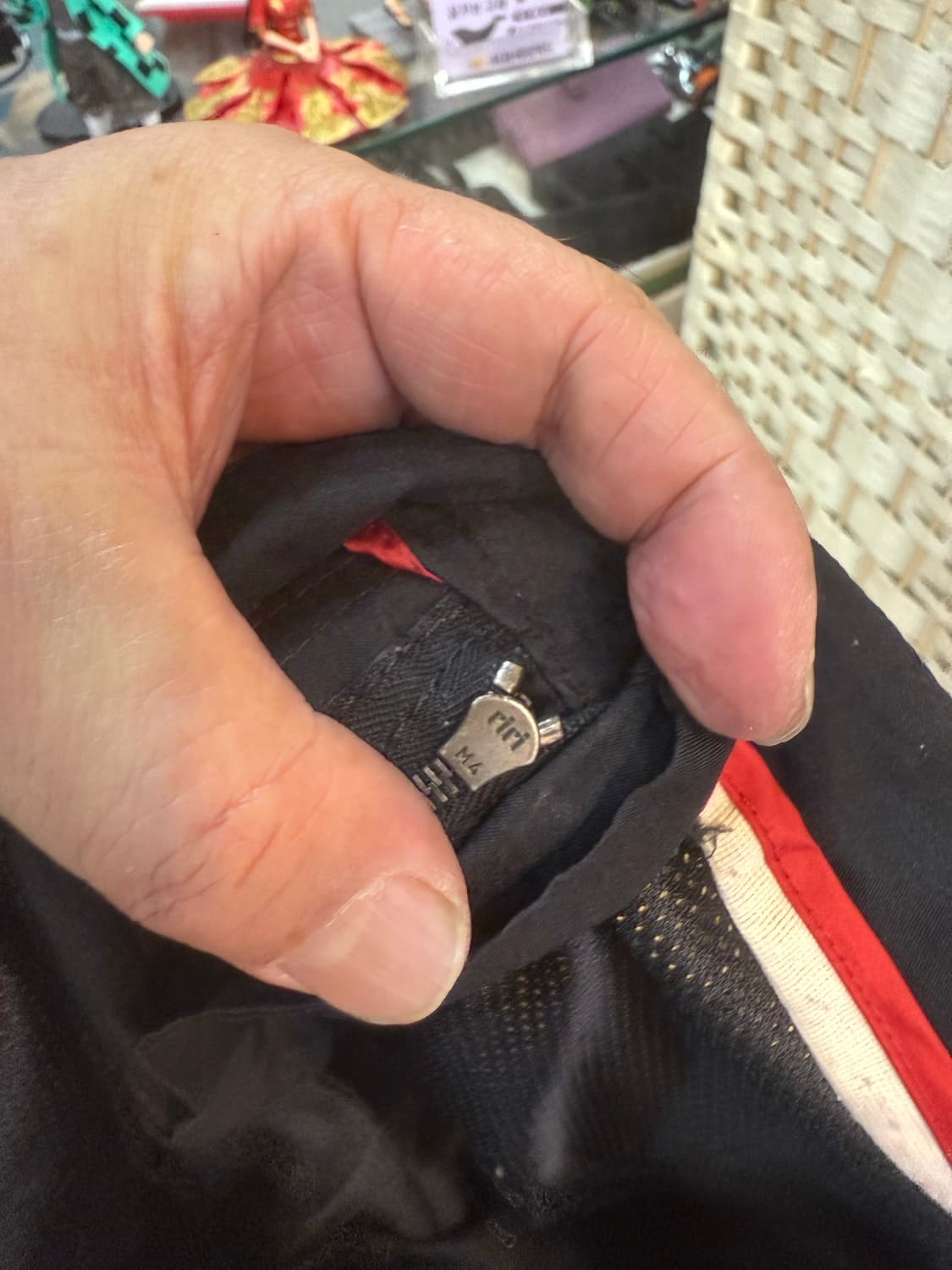 48/32 정품 프라다 고어텍스 바지 팝니다 상품이미지6