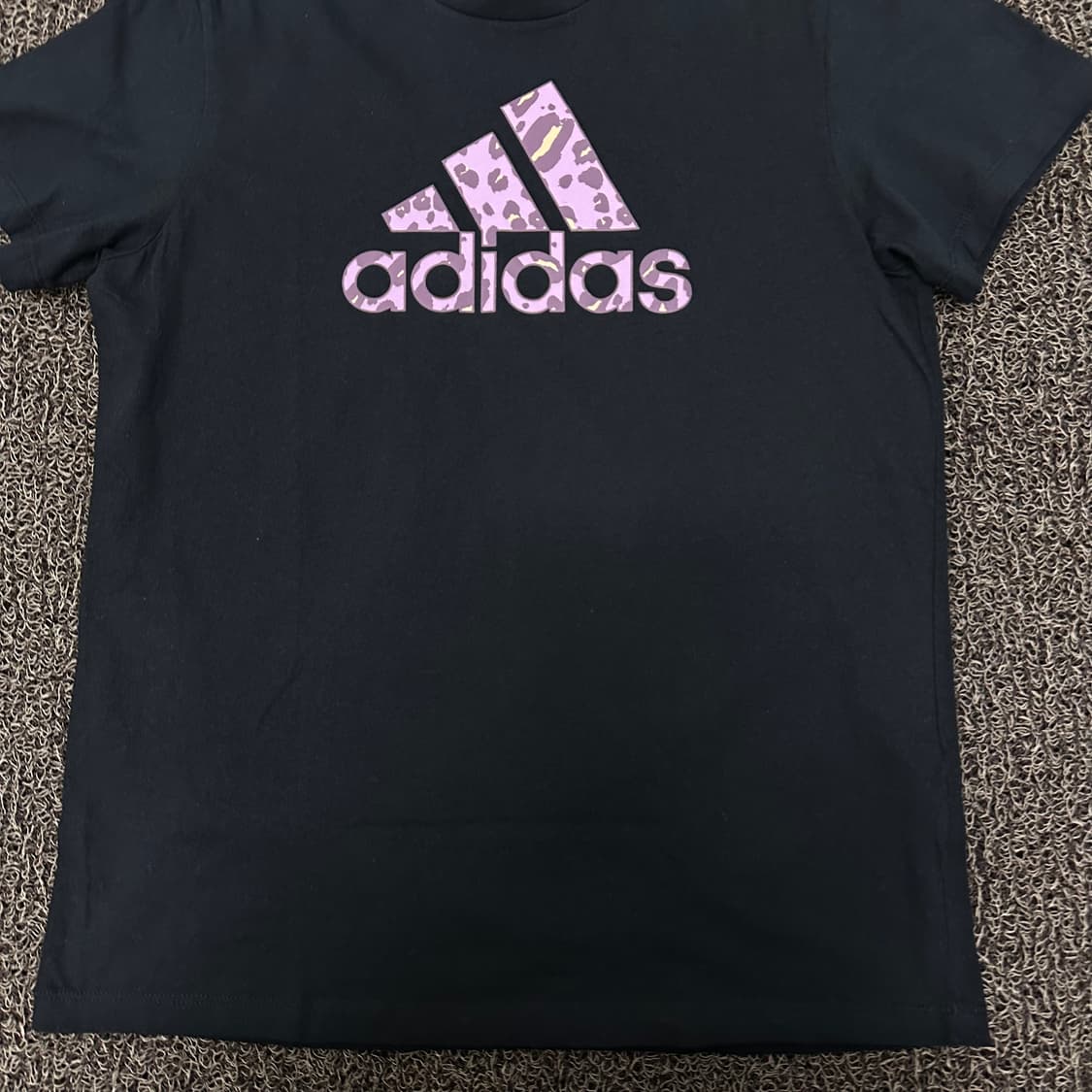아디다스 호피 로고 프린팅 여성 반팔티셔츠 블랙 M 상품이미지3