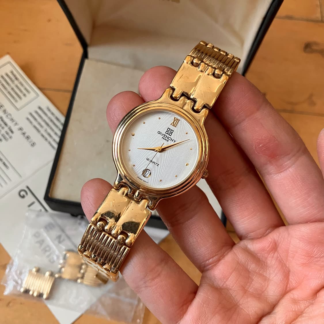 Givenchy 90s 지방시 골드 트라이벌 빈티지 쿼츠 시계 상품이미지3
