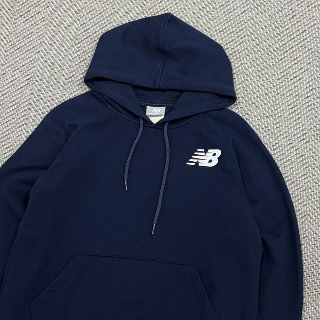 뉴발란스 베이직 로고 후드티 v2086 상품이미지3