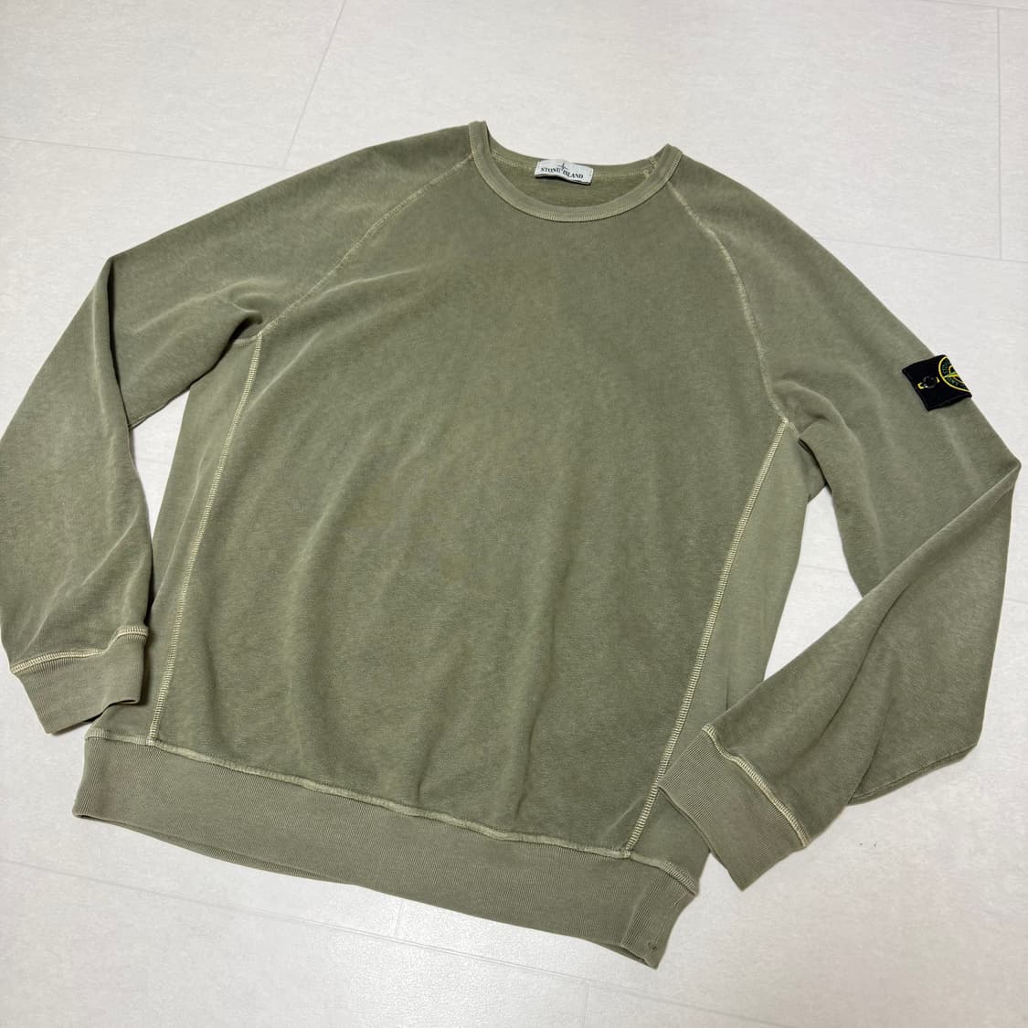 [백화점판, XXL] 스톤아일랜드 롱슬리브 맨투맨 올리브 카키 상품이미지1