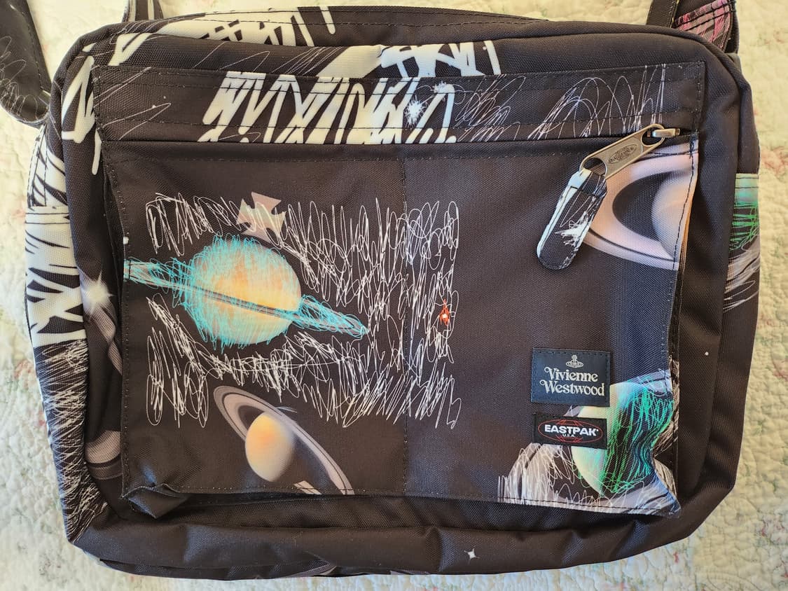 비비안 웨스트우드 x 이스트팩/크로스백 사첼 블랙 상품이미지2