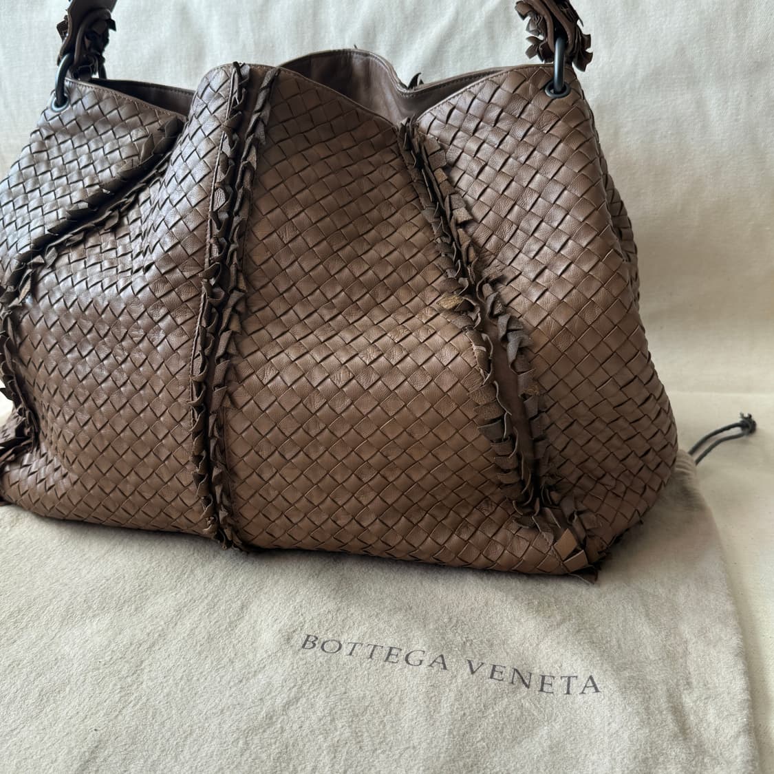 보테가 베네타 인트레치아토 라지 나파 프린지백 상품이미지2