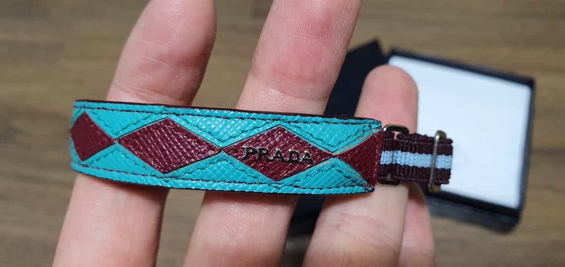 프라다 사피아노 레더 팔찌 상품이미지1