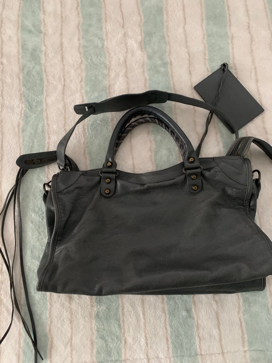 발렌시아가 모터백 시티백 다크그레이 미듐 상품이미지4