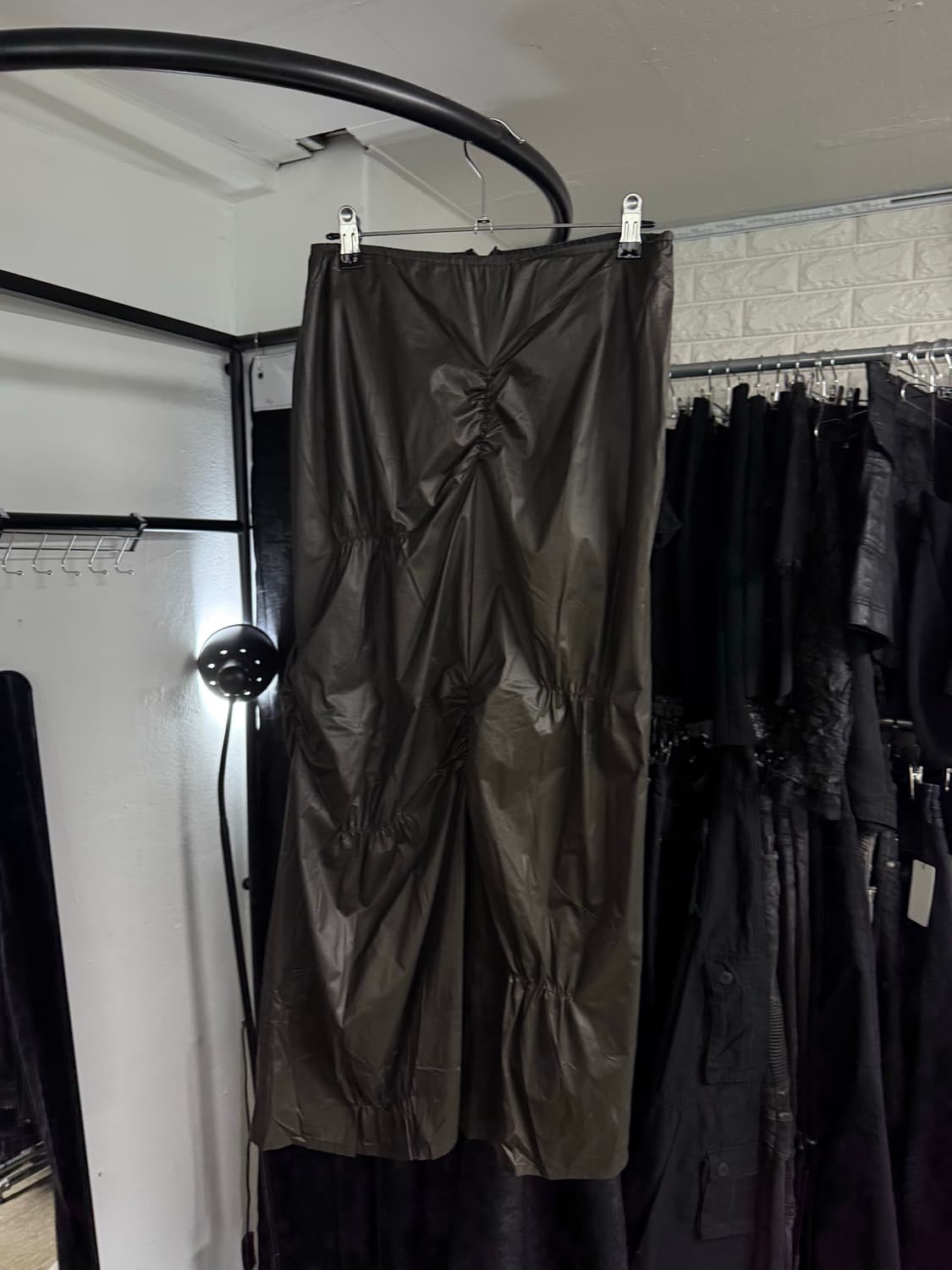 uli schneider 나일론 드레이프 롱스커트 상품이미지5