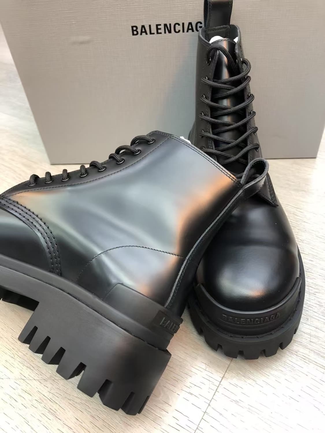 Balenciaga Strike 20mm Lace-Up Boots  상품이미지3