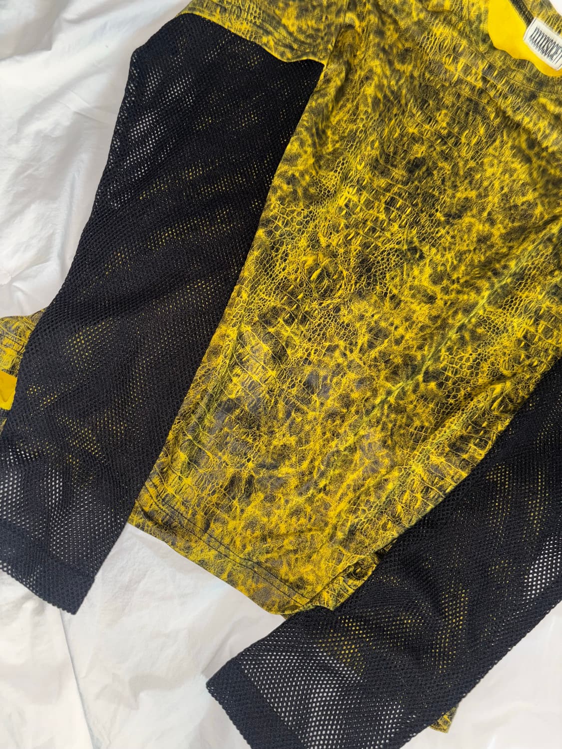 MOSAIC SOCIETY 옐로우 블랙 메쉬 탑 상품이미지3