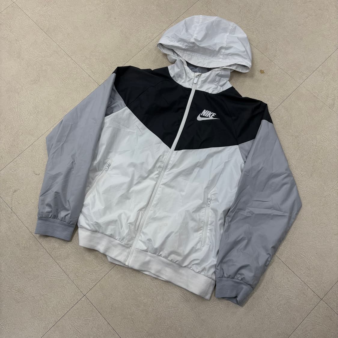 나이키 퓨추라 배색 윈드러너 상품이미지1