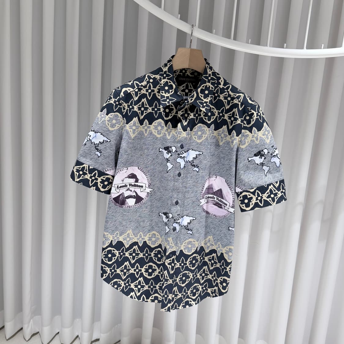 (S/XL) / 루이비통 모노그램 왁스 멀티컬러 반팔 셔츠 상품이미지2