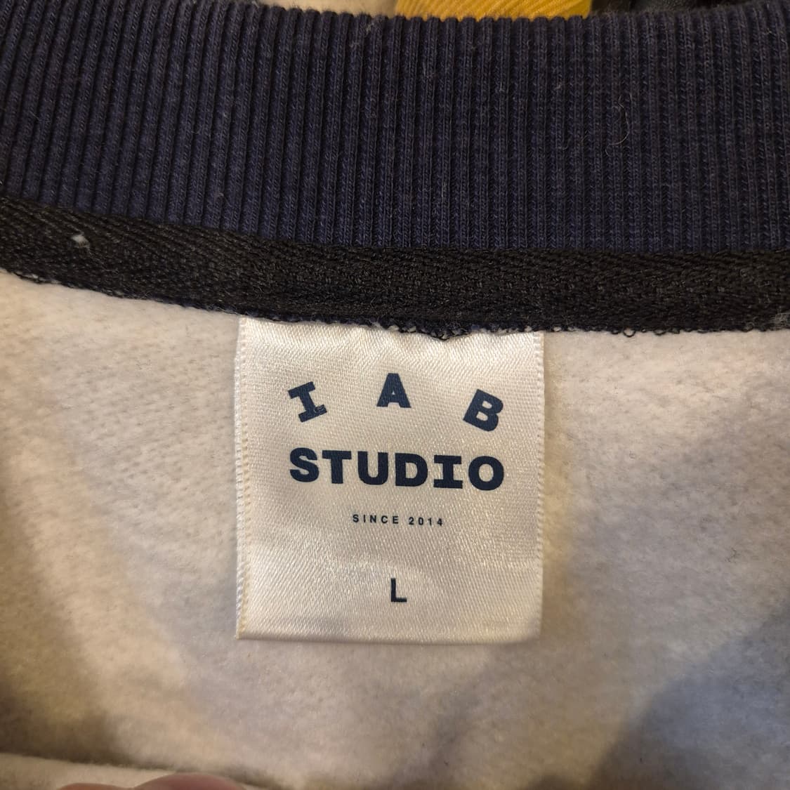 L 아이앱스튜디오 오트밀 맨투맨  상품이미지3