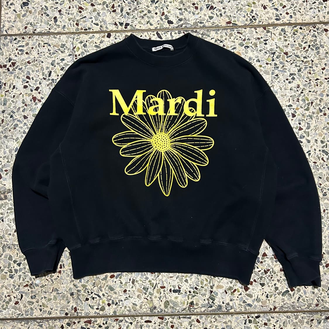 마르디 메크르디 블랙 맨투맨 상품이미지1