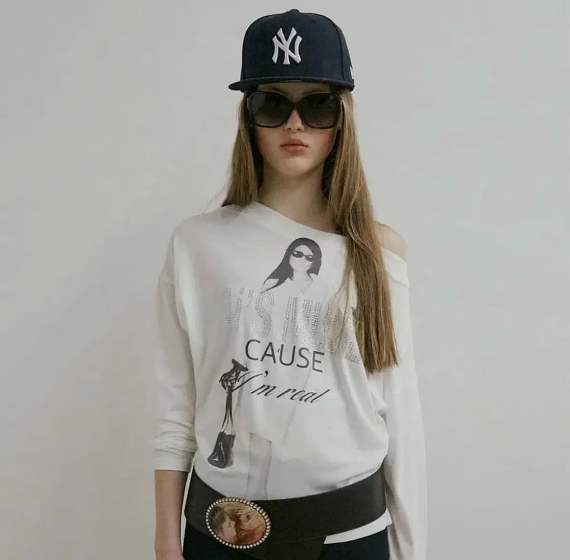 스컬프터 urban muse tee white 오프숄더 티 상품이미지1