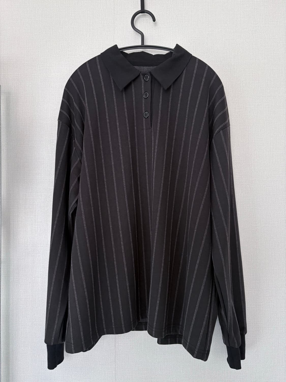 Pin stripe boxy polo shirt(black) 상품이미지4