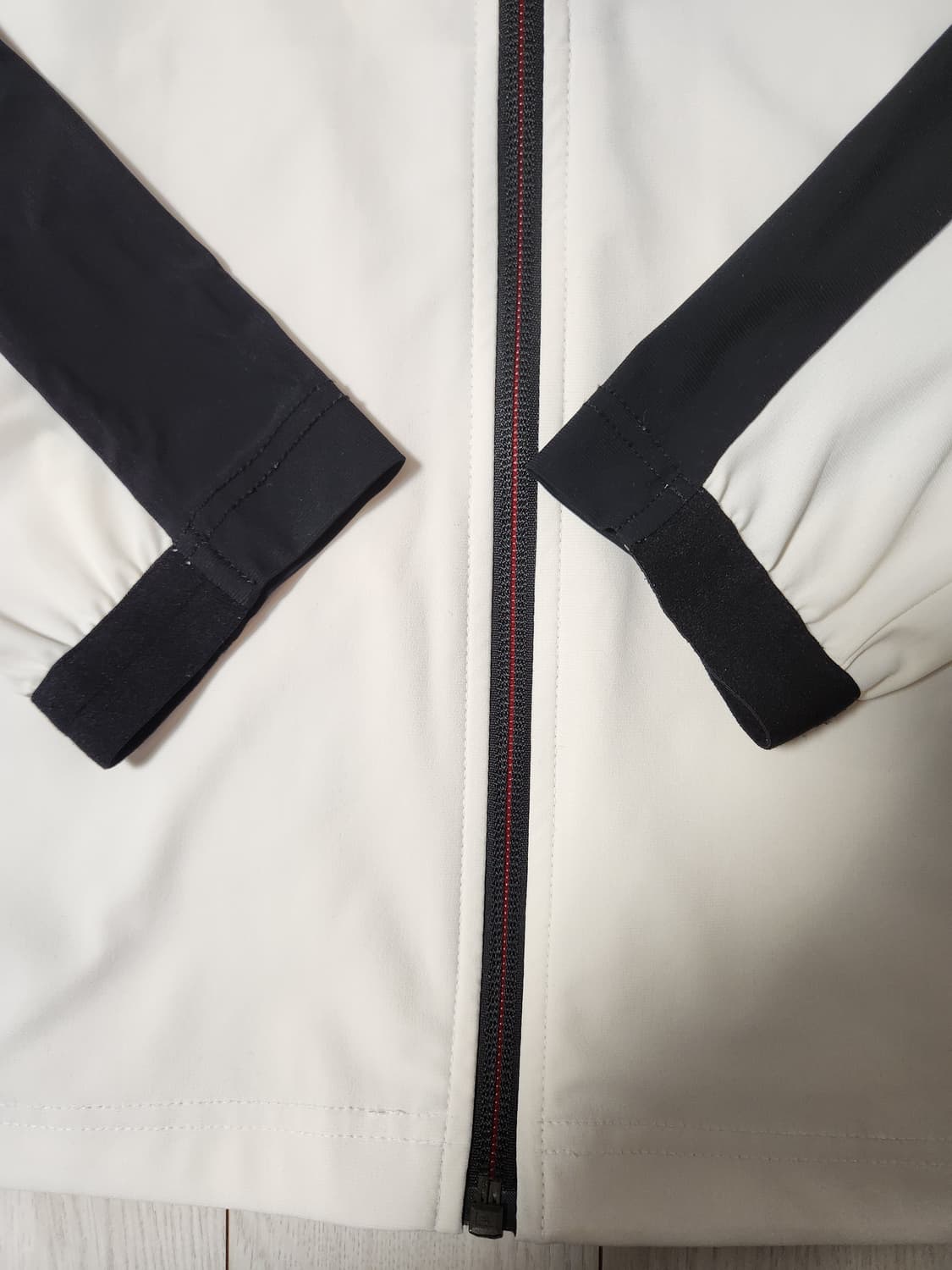 다이나핏 기능성 트레이닝 집업 저지 트랙탑 사이즈100L

여러 중고사이 상품이미지9