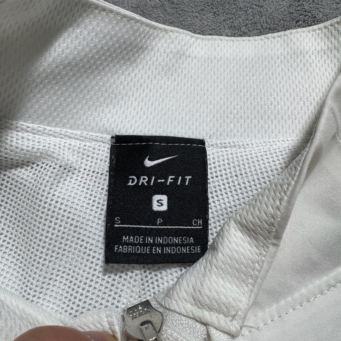 나이키 올드스쿨 화이트 블랙 바람막이  상품이미지5