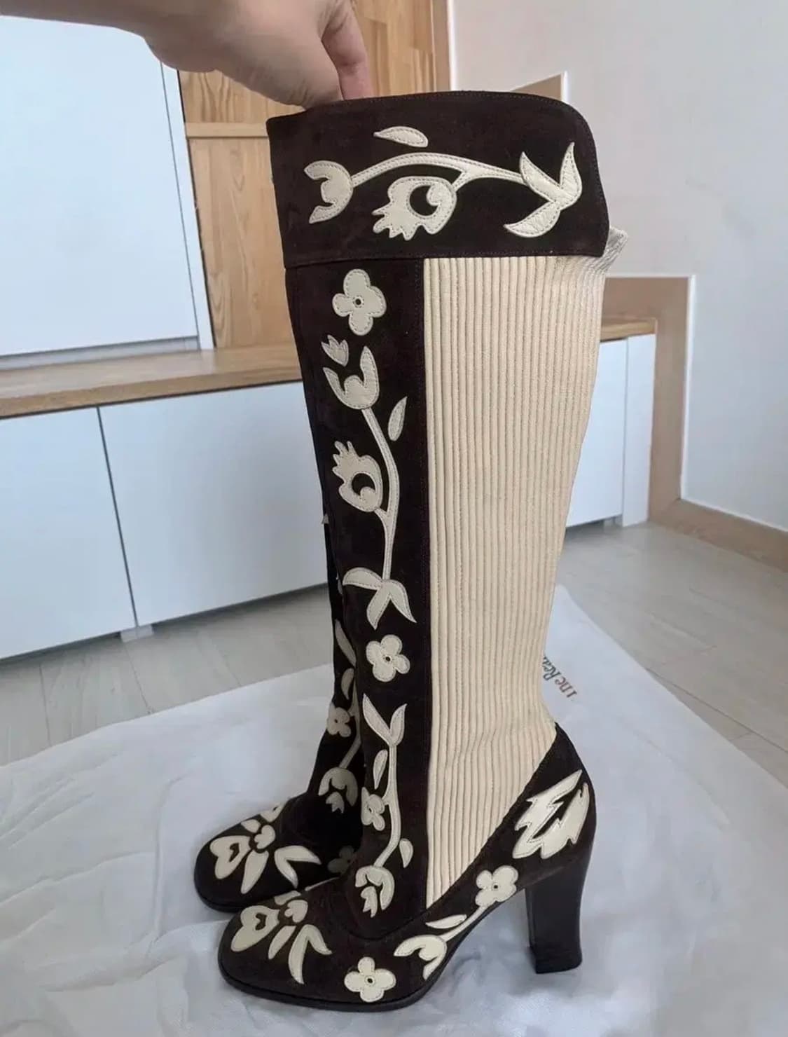 Dolce&Gabbana 돌체앤가바나 스웨이드 플로럴 니하이 부츠 상품이미지5