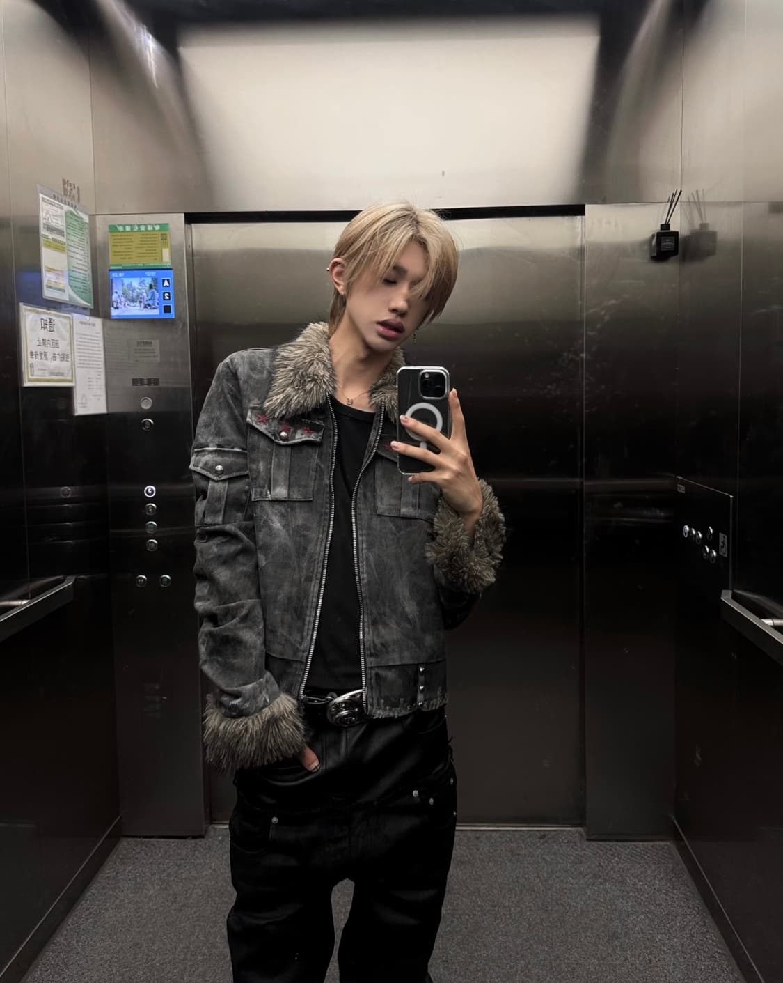 Frosted Red Star Grunge Stud Jacket 상품이미지1