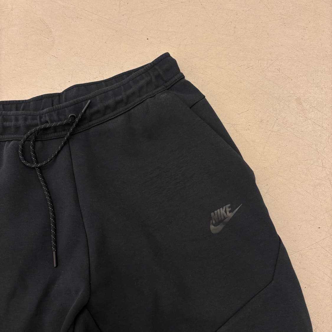 나이키 블랙 테크팩 조거 팬츠 상품이미지2