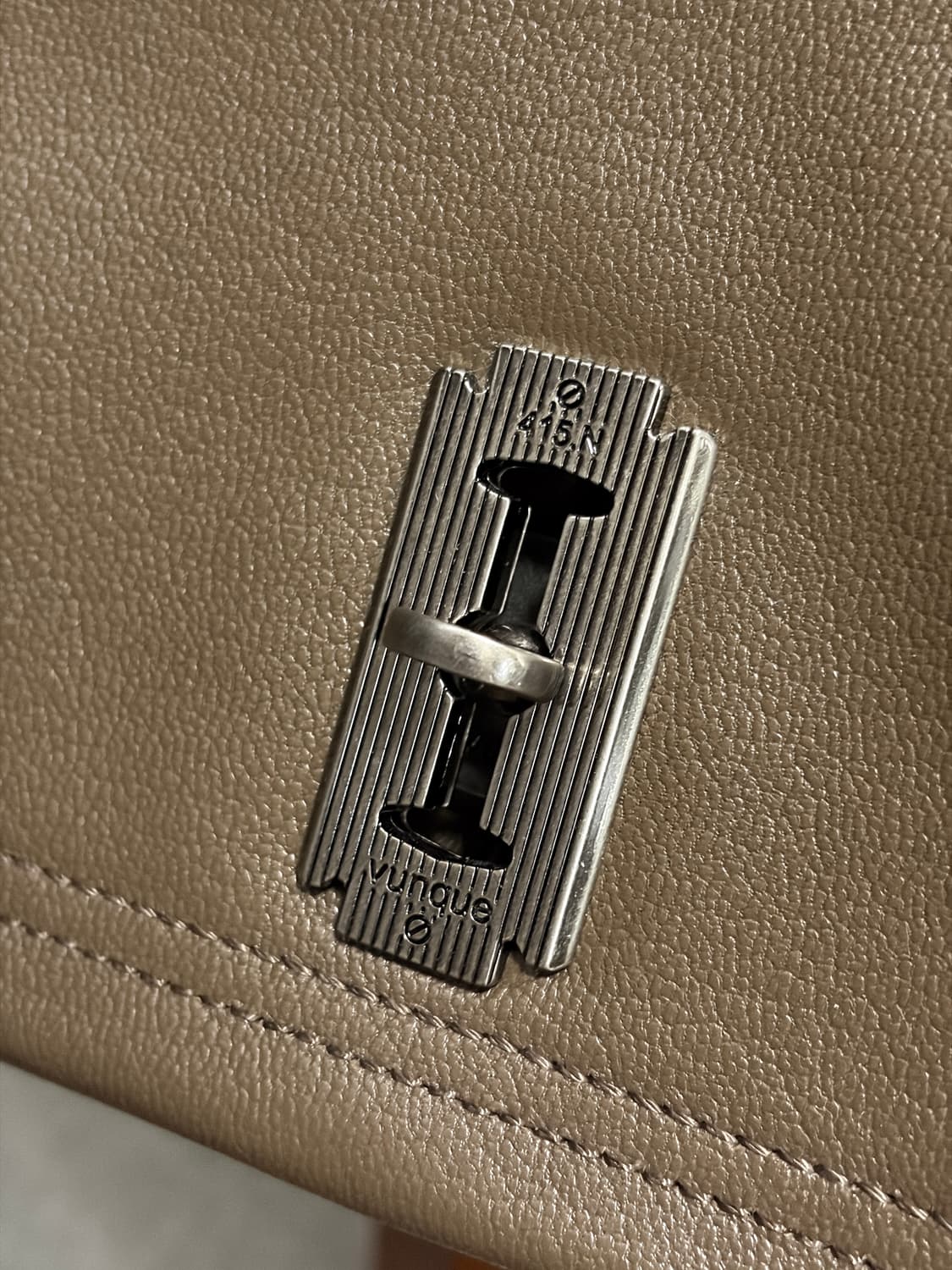 분크 퍼펙 톡 어바웃 잇 플랩 숄더 L 브라운 판매 상품이미지2