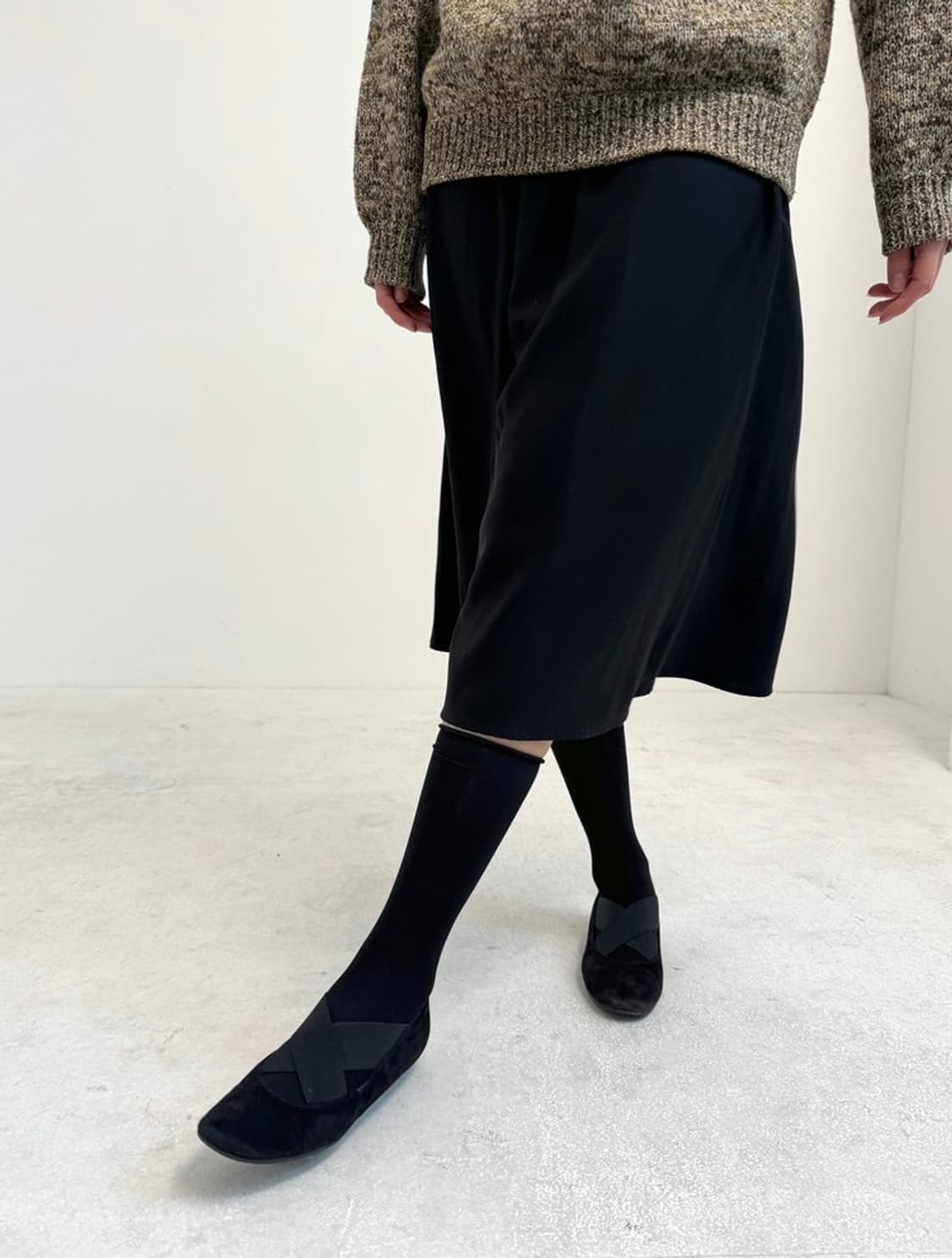 Donald J Pliner Suede Cross Elastic Flats 상품이미지6