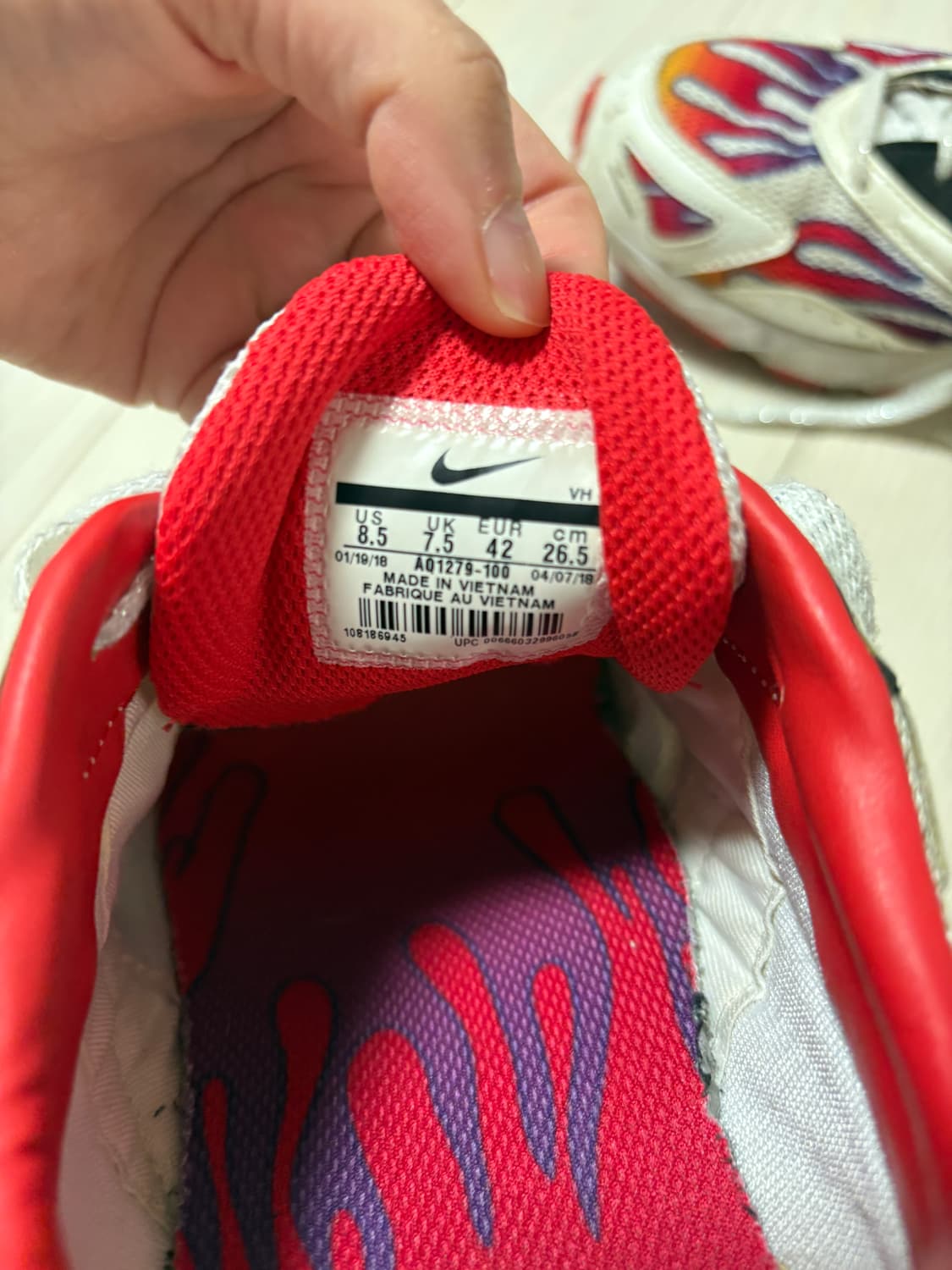 슈프림 나이키 줌스트릭 스펙트럼 플러스 화이트  상품이미지3