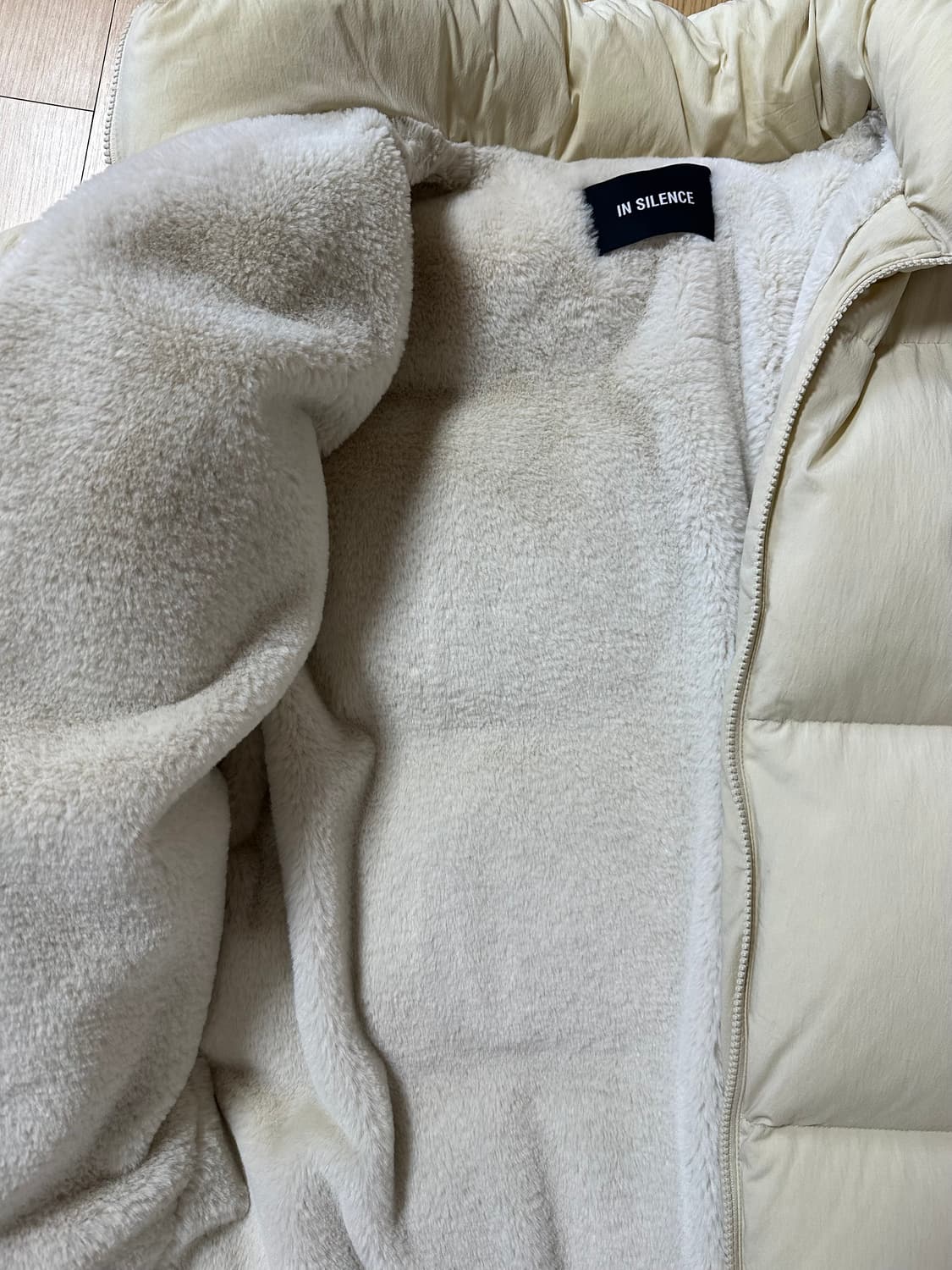 인사일런스 미니멀 구스 다운 자켓 아이보리 상품이미지2