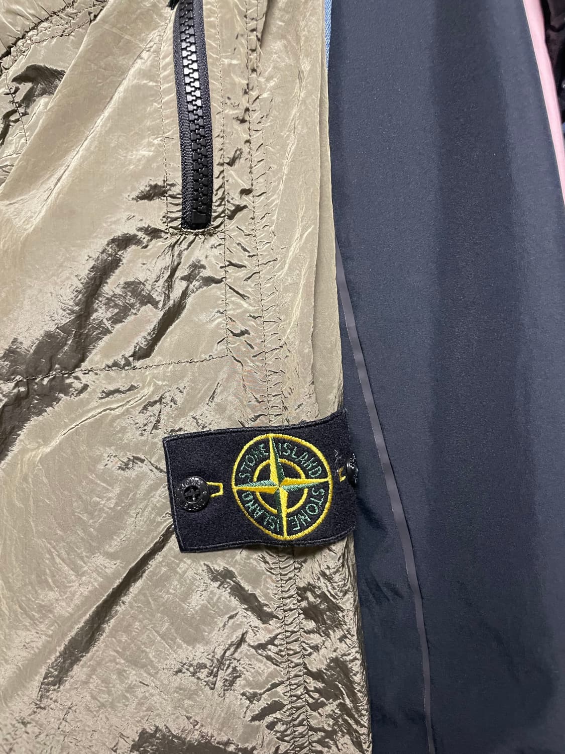 [m] 18fw 스톤아일랜드 나일론메탈 팬츠 올리브 카키 상품이미지6