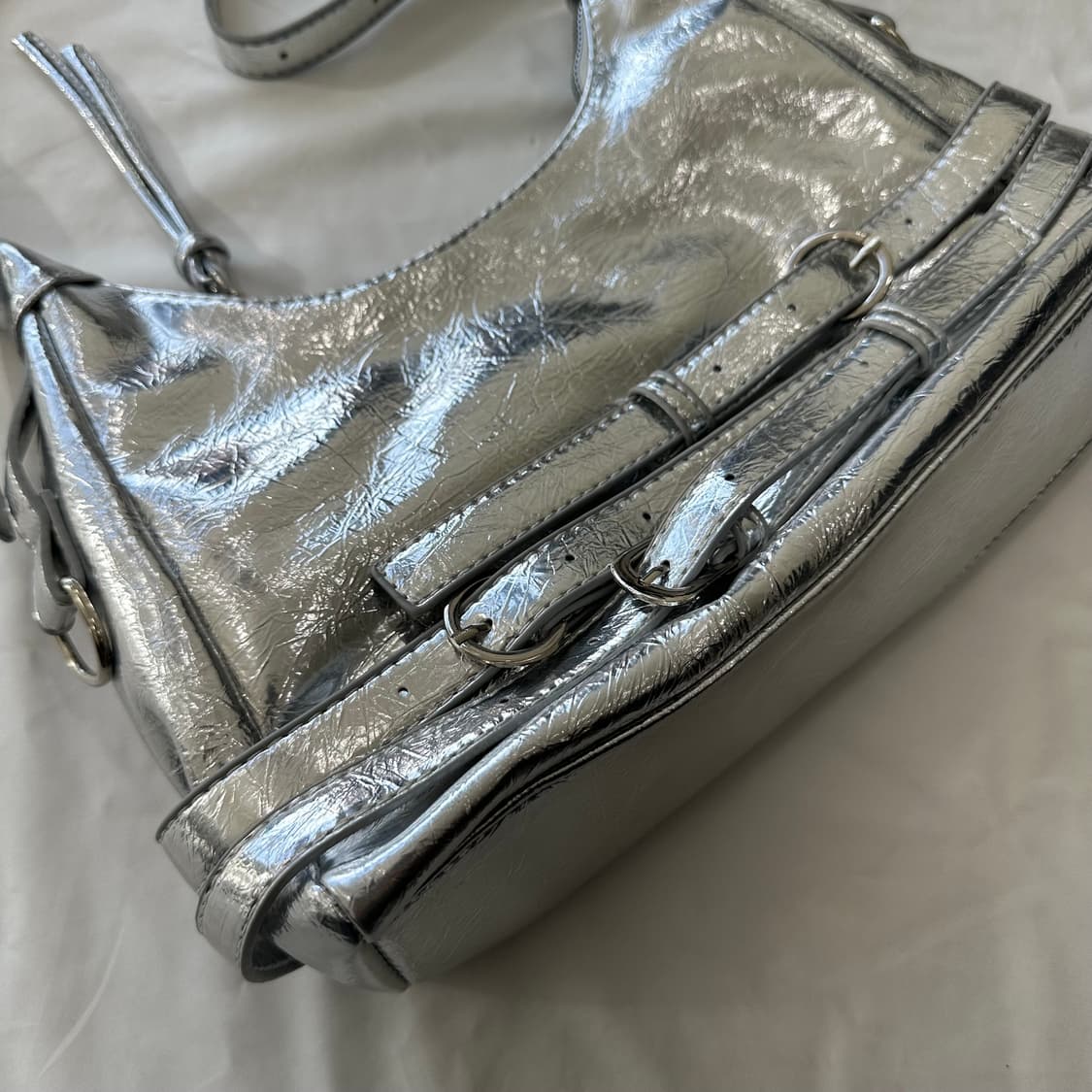 벨티드 스트랩 호보백🩶 상품이미지2