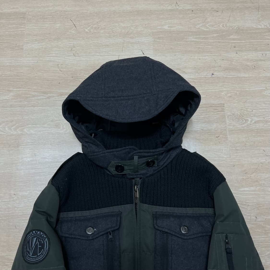 노이즈 니트 배색 와펜 후드 패딩 점퍼 [다크 카키] S/95 상품이미지2