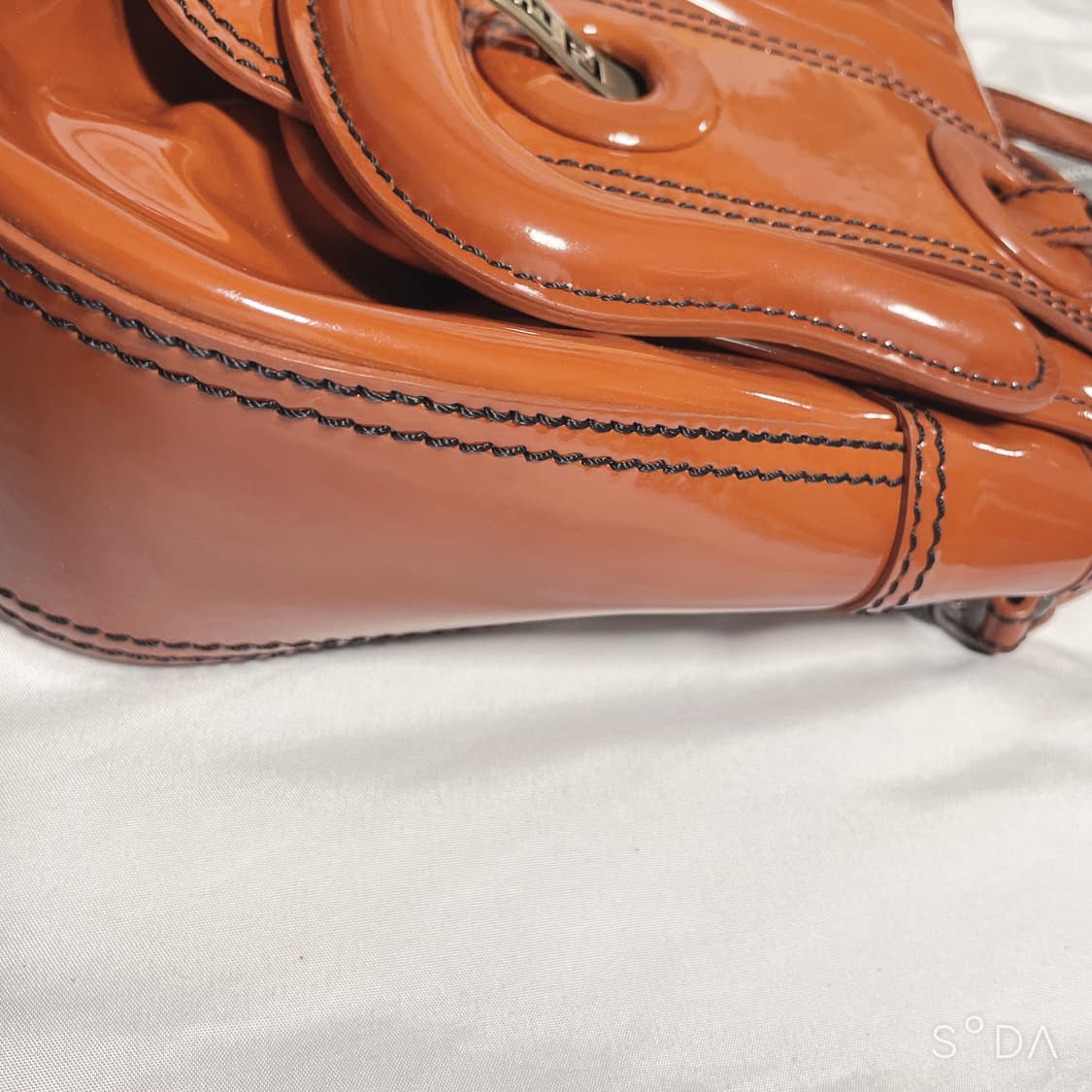 펜디 브라운 페이던트 B백 체인 숄더백 상품이미지3