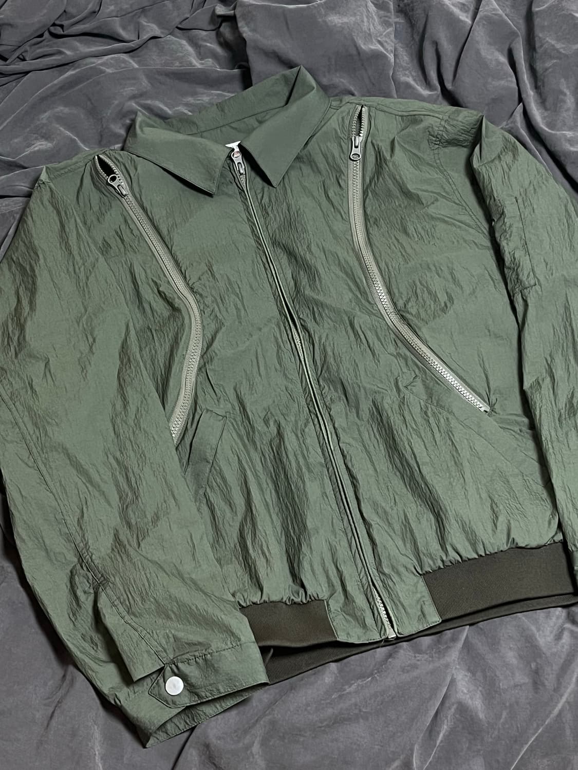 더뮤지엄비지터 윈드브레이커 카키 2XL 상품이미지2