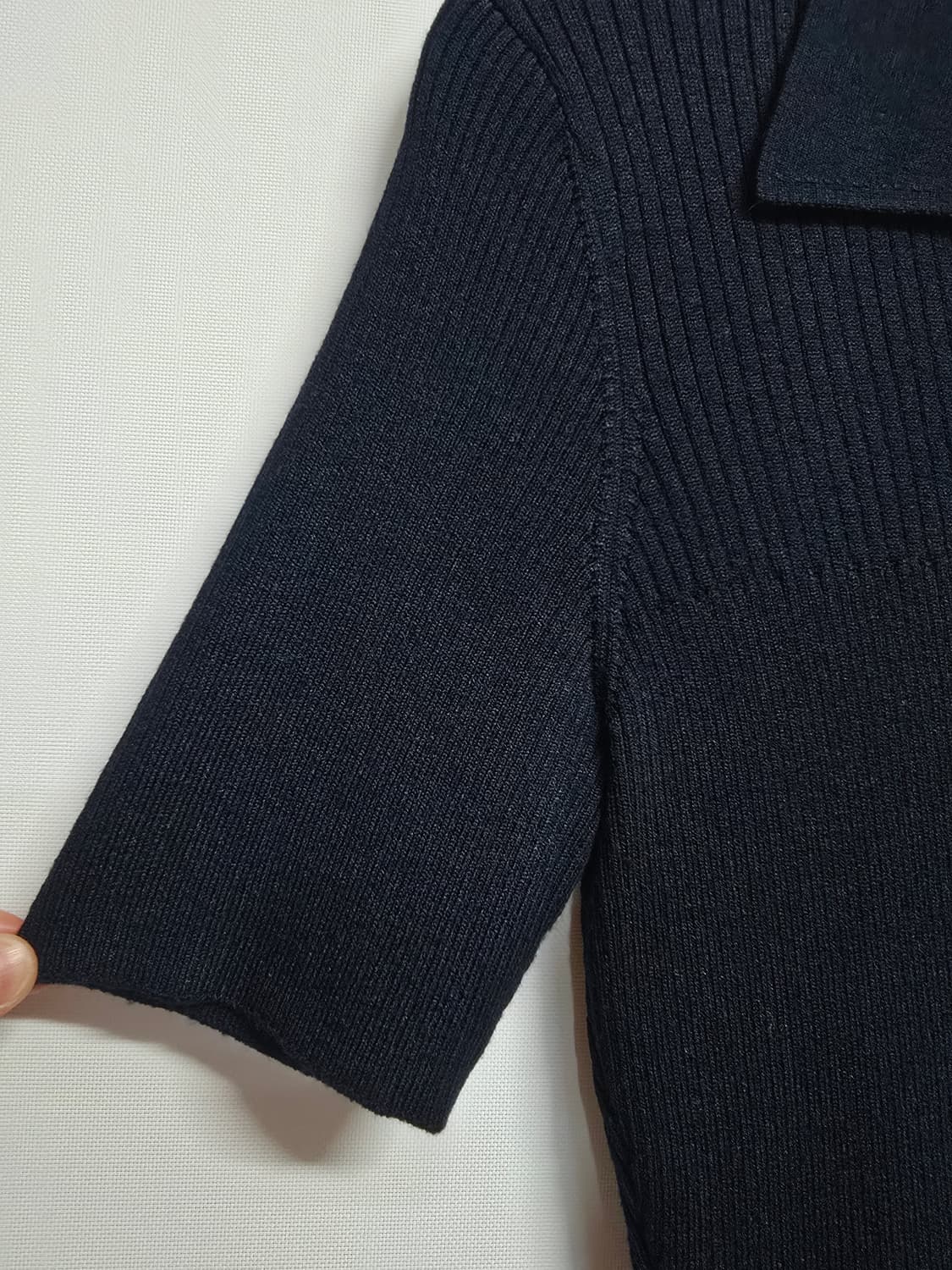 띠어리 블랙 반팔 카라 니트m 상품이미지4