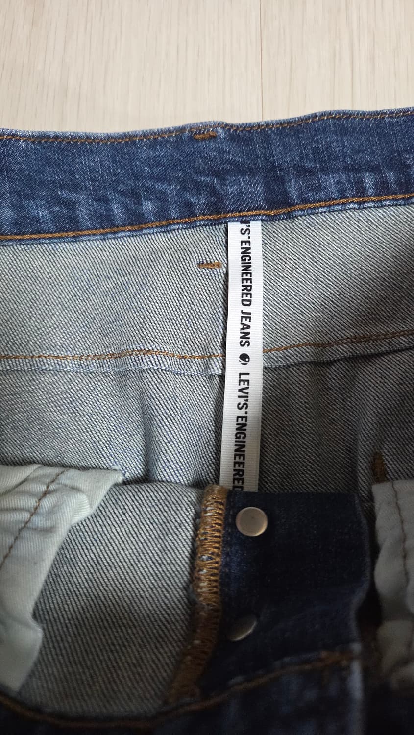 (착샷) 리바이스 LEJ 502 엔지니어드 진 데님  상품이미지4