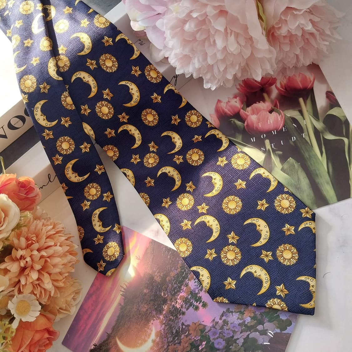 리버티 실크 네이비 해&달 아트 넥타이 9.3cm A+등급 K1491
 상품이미지2