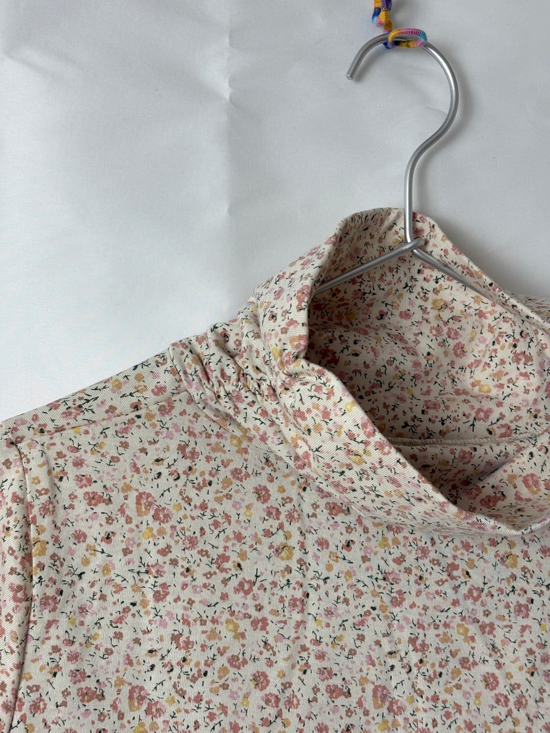 아이보리 들꽃 셔링 터틀넥 상품이미지7