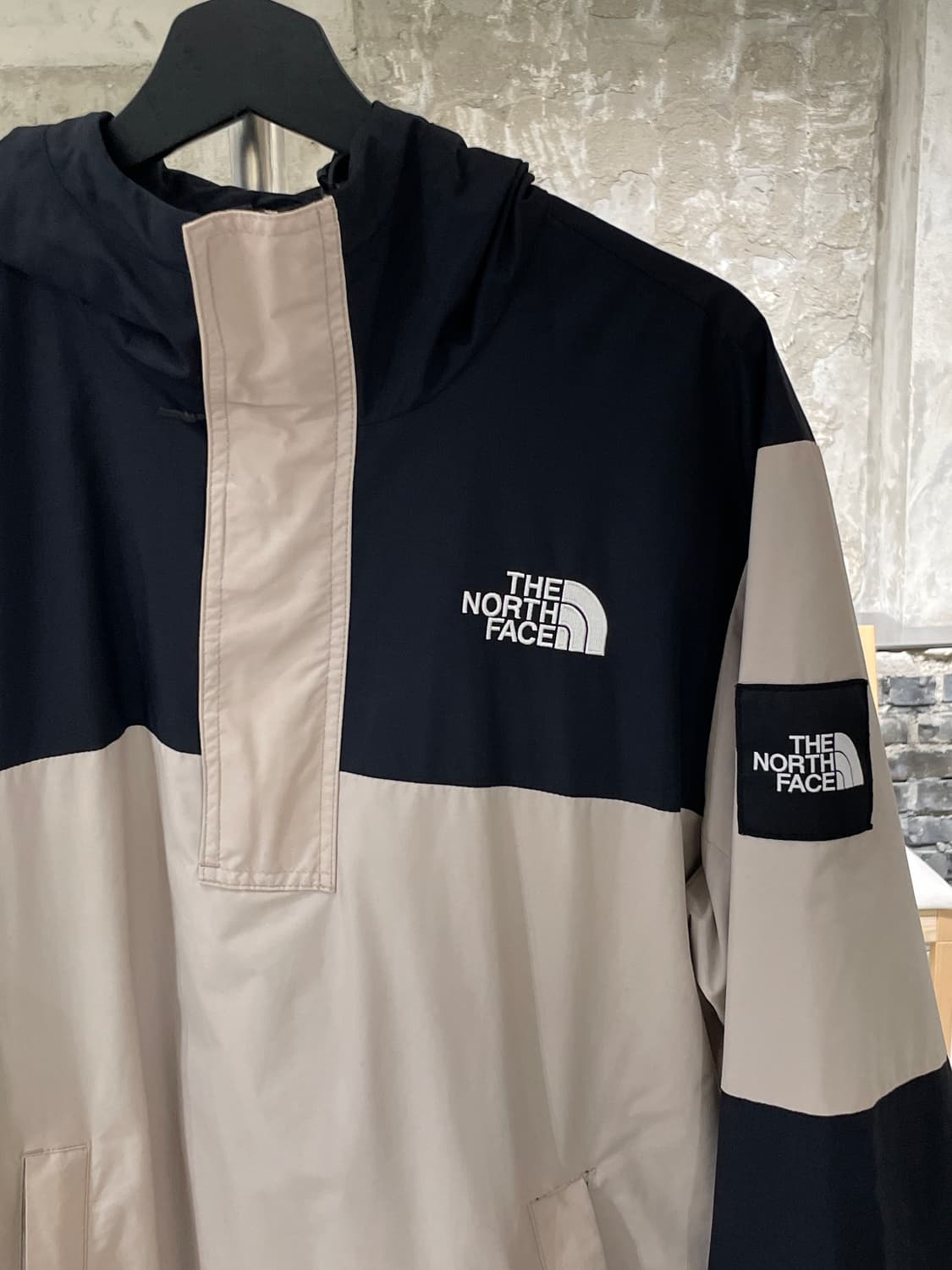 노스페이스 베이지 앤 블랙 나일론 아노락 상품이미지3