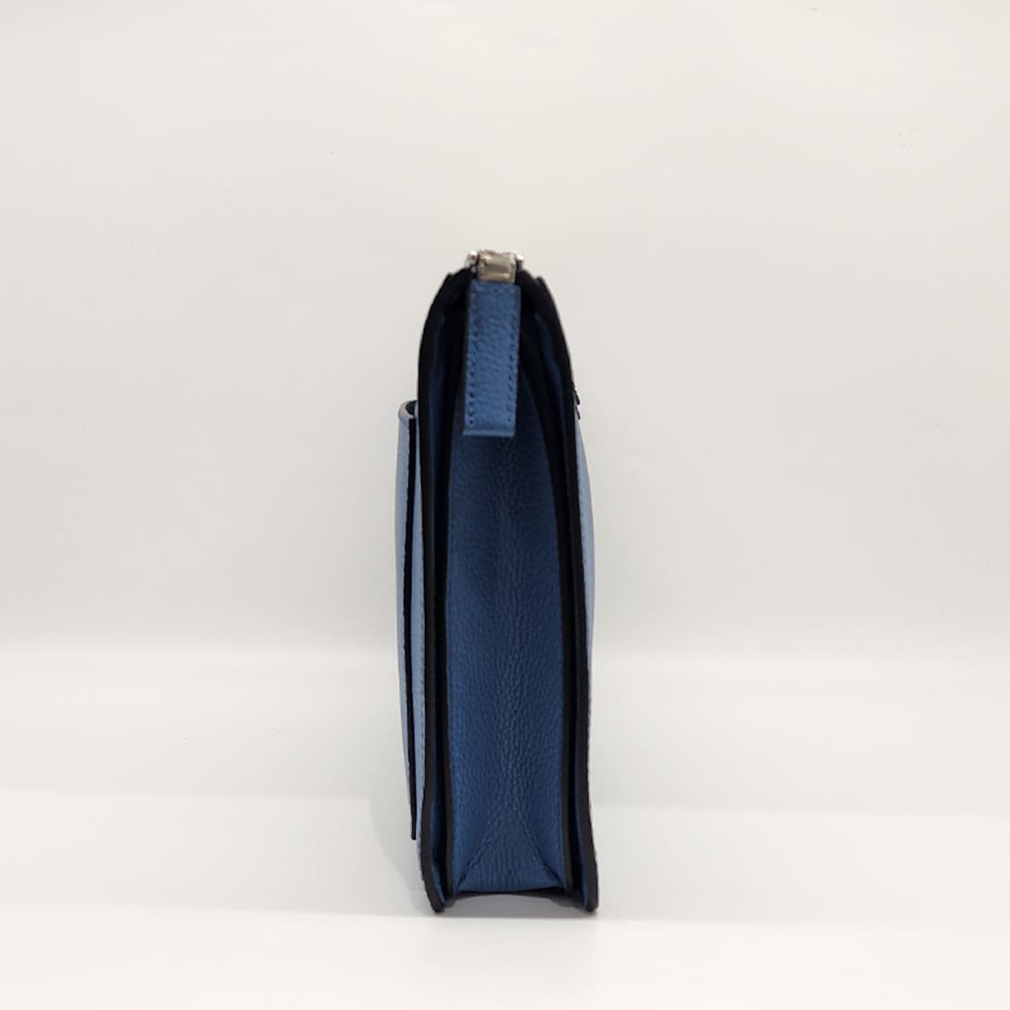 프라다 2VF001 삼각로고 가죽스트랩 클러치 블루 상품이미지3