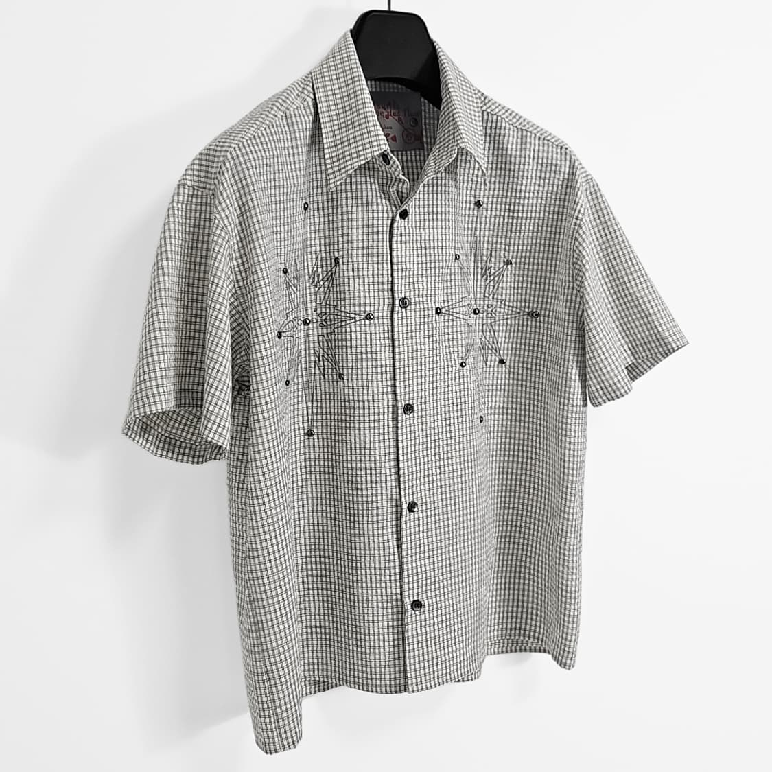 Sawaki 피어싱 리벳 글레어 하프 셔츠 (light gray) 상품이미지5