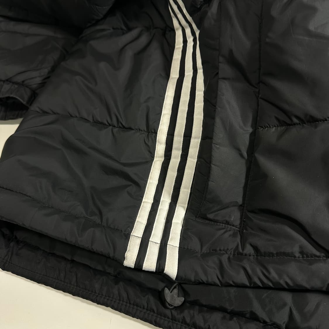 M 아디다스오리지날 블랙 불꽃로고 패딩점퍼 상품이미지4