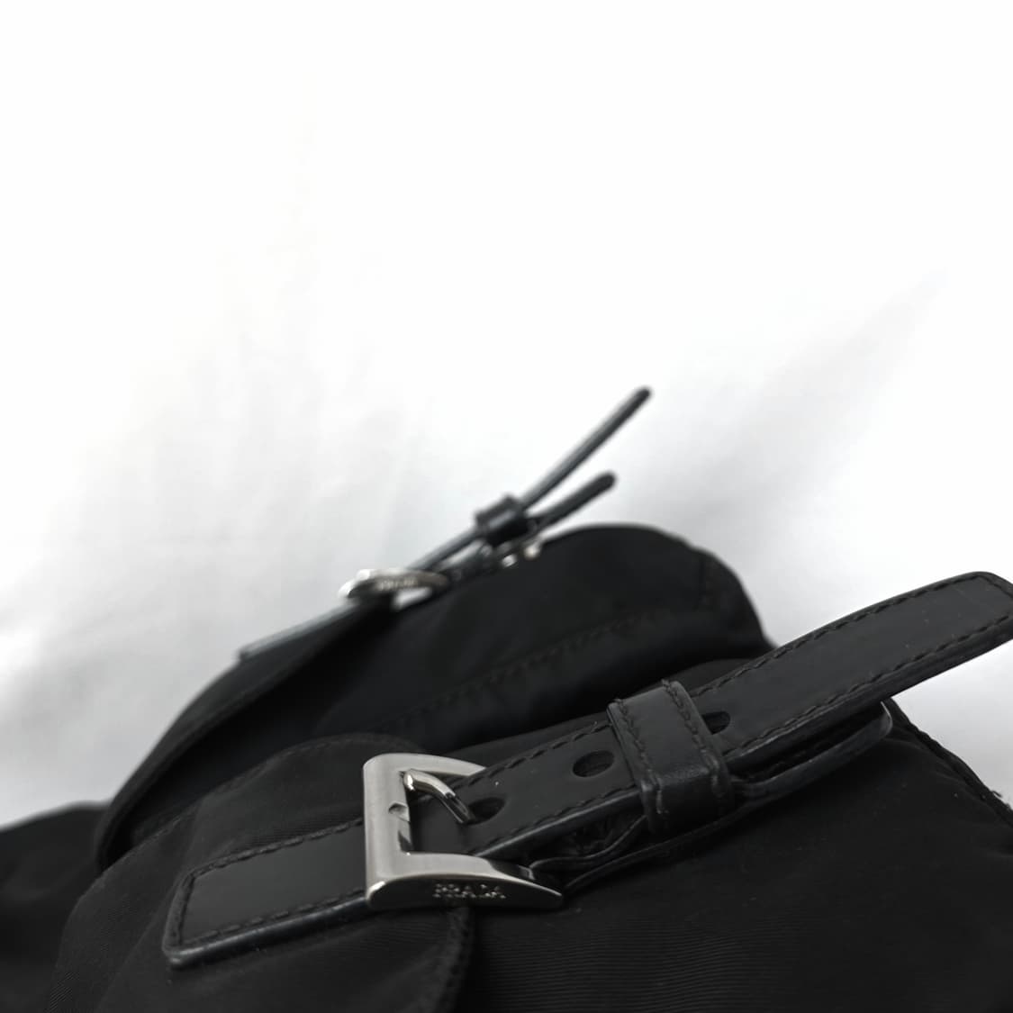 [정품 PRADA] 프라다 투포켓 호보백 크로스백 남녀공용 상품이미지4
