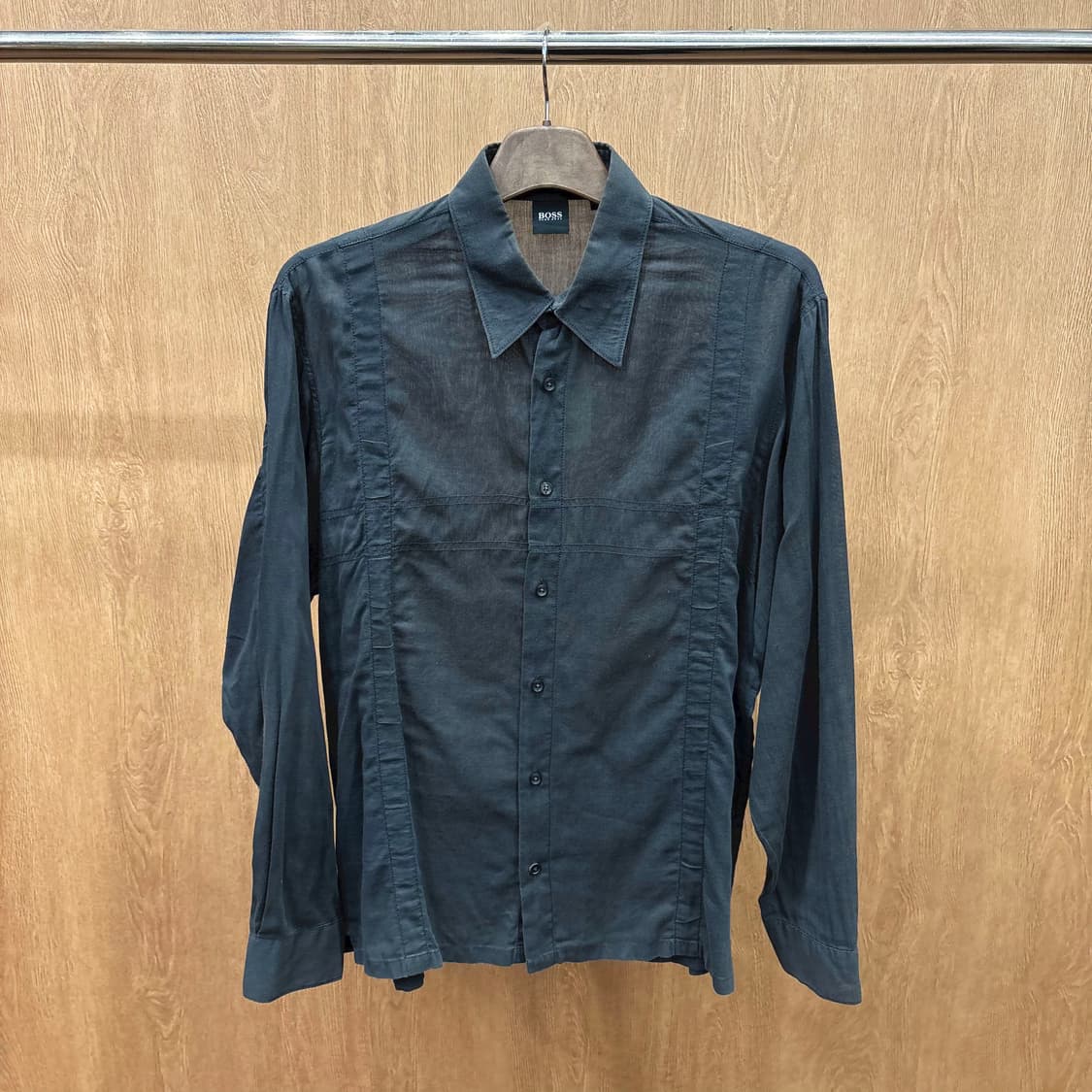 휴고 보스 긴팔 시스루 셔츠 절개 디테일 레귤러핏 차콜 상품이미지2