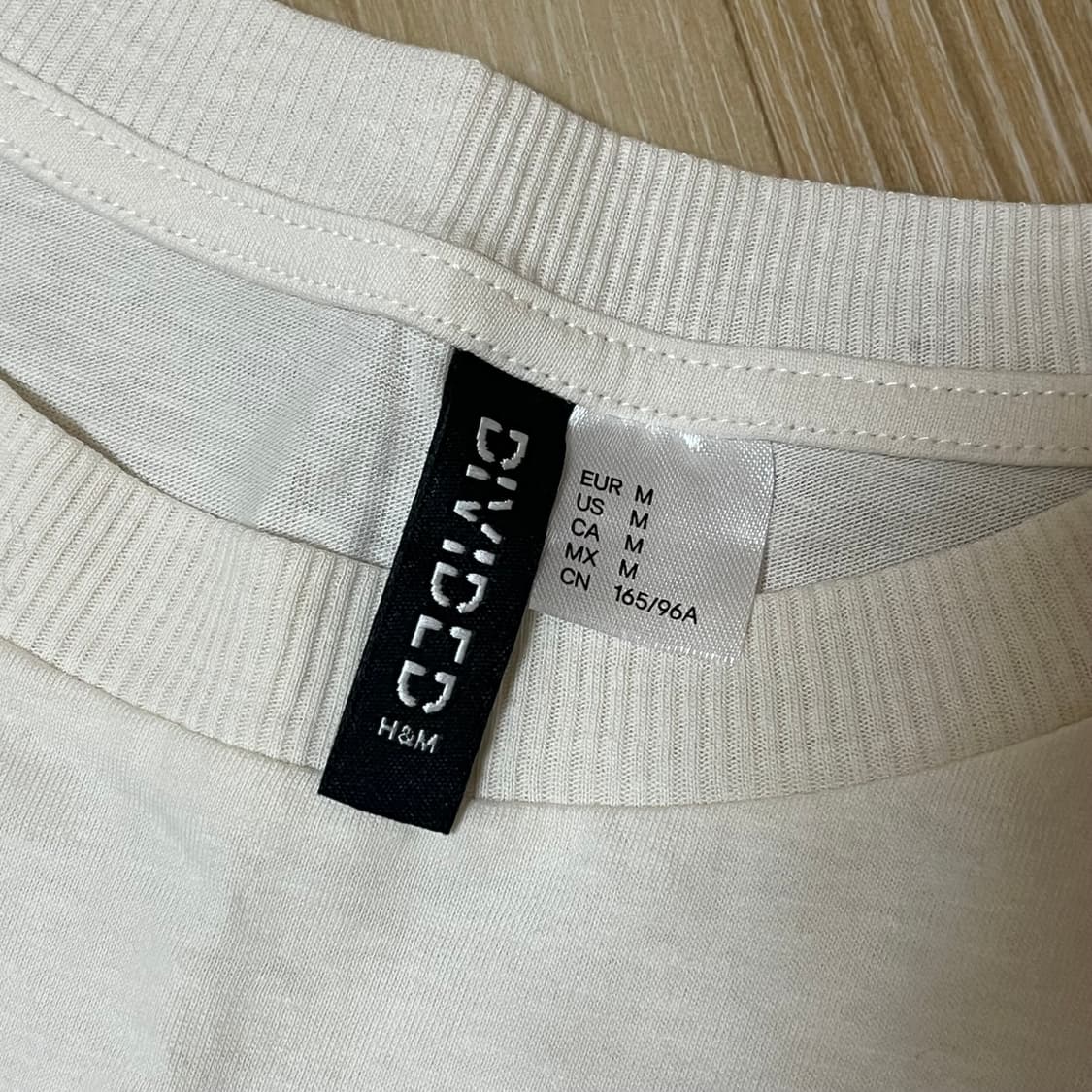 H&M White Graphic Crop T 상품이미지3